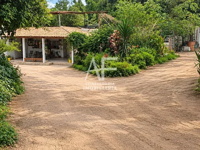 Chácara com 2600m² 7 quartos e 3 banheiros, à venda, no bairro Vila Areao em Taubaté