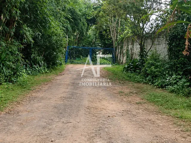 Chácara com 2600m² 7 quartos e 3 banheiros, à venda, no bairro Vila Areao em Taubaté