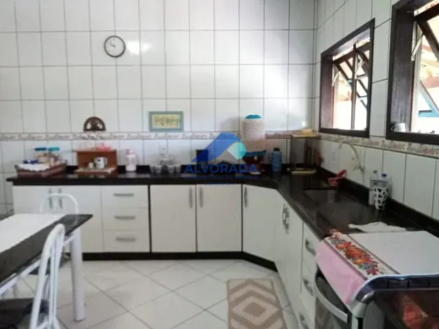 Chácara com 20000m² 4 quartos e 3 banheiros, à venda, no bairro Chácara Ipês em Caçapava