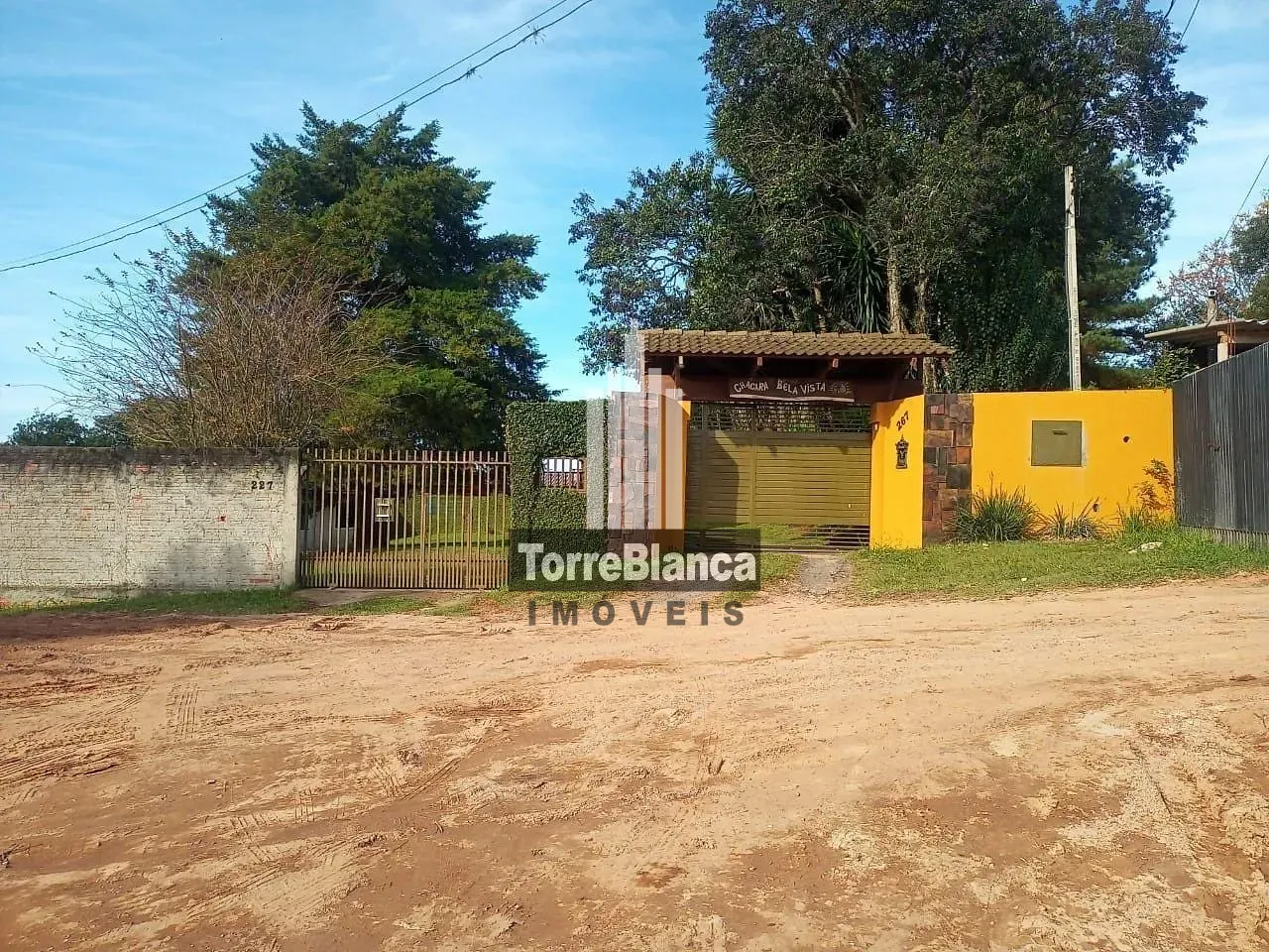 Chácara, 3 quartos, 240 m² - Foto 1