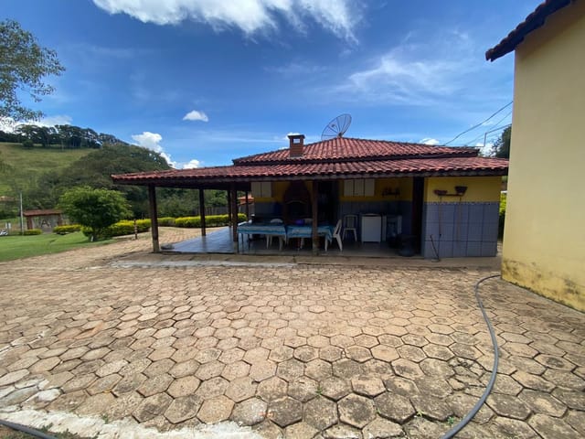 Chácara com 2400m², à venda, no bairro Água Branca em Cambuí
