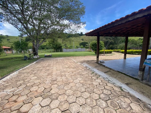 Chácara com 2400m², à venda, no bairro Água Branca em Cambuí