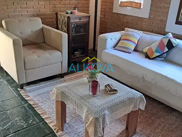 Chácara com 2500m² 2 quartos e 4 banheiros, à venda, no bairro Campo de Aviação Ipuã em Caçapava