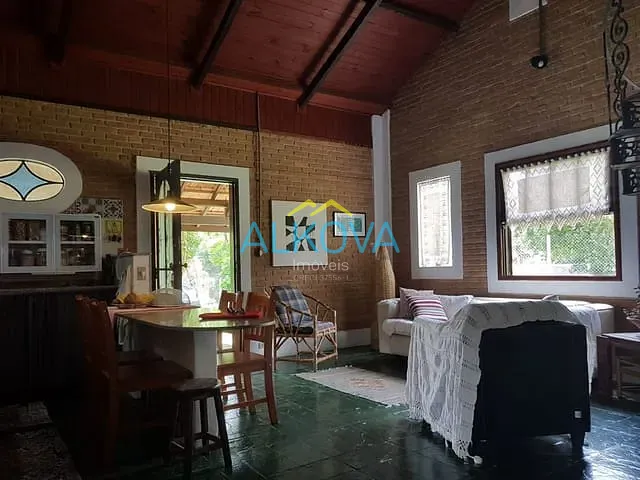 Chácara com 2500m² 2 quartos e 4 banheiros, à venda, no bairro Campo de Aviação Ipuã em Caçapava