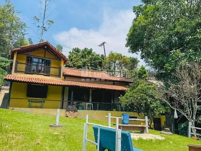 Chácara com 3200m² 2 quartos e 2 banheiros, à venda, no bairro nogueira em Guararema
