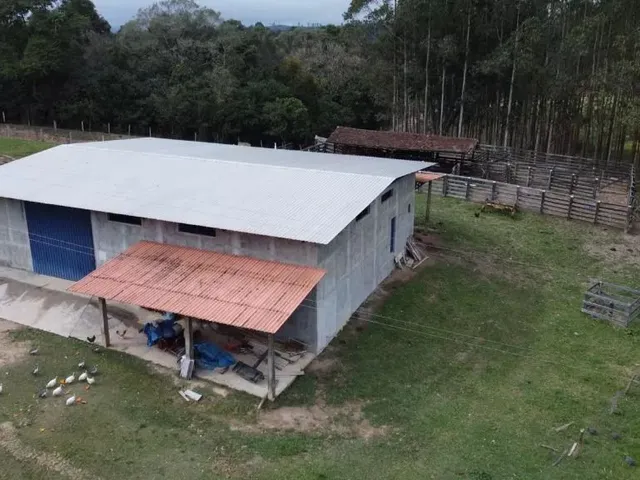 Chácara 3 quartos e 2 banheiros, à venda, no bairro Campo Largo em Campo Largo