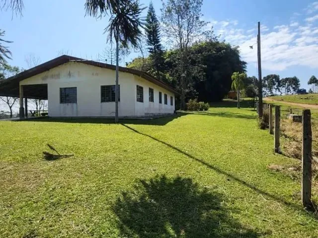 Chácara 3 quartos e 2 banheiros, à venda, no bairro Campo Largo em Campo Largo