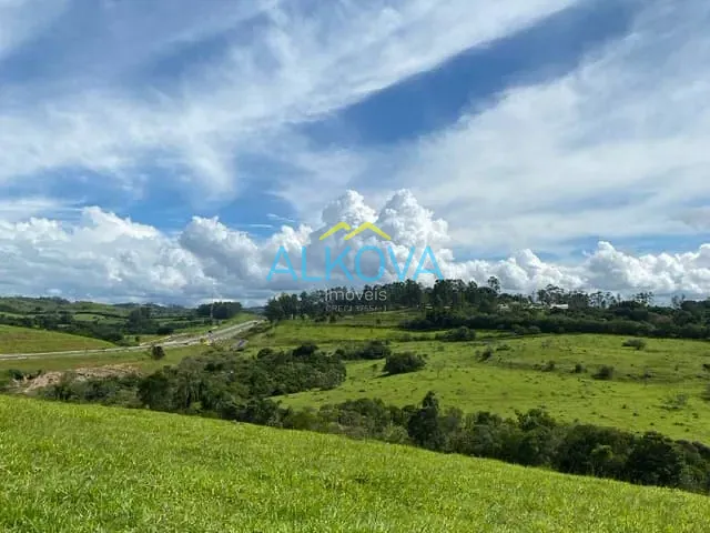 Chácara com 2700m² 2 quartos e 1 banheiro, à venda, no bairro Serrote em São José dos Campos