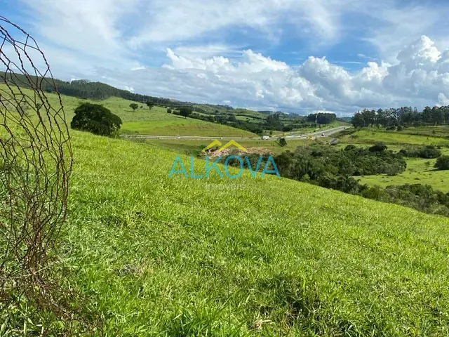Chácara com 2700m² 2 quartos e 1 banheiro, à venda, no bairro Serrote em São José dos Campos