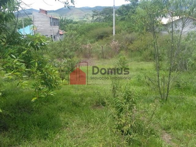 Chácara com 1000m², à venda, no bairro Parque Shangrilá em Pindamonhangaba