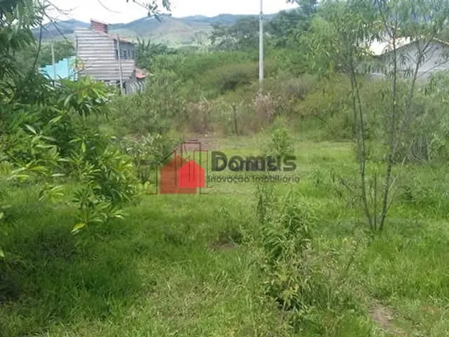 Chácara com 1000m², à venda, no bairro Parque Shangrilá em Pindamonhangaba