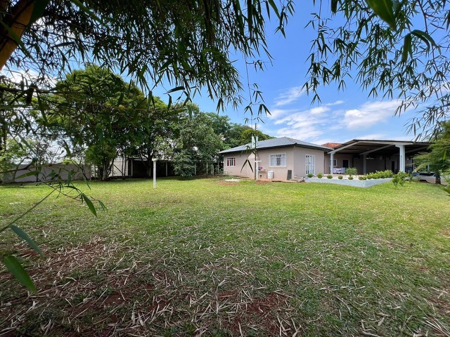 Locação - Chácara com Barracão e Casa, 8 quartos, 6 banheiros, Terreno Amplo, 3.000 m² total, Próx. ao Posto do Mel 2 - Piriquitos, Ponta Grossa.