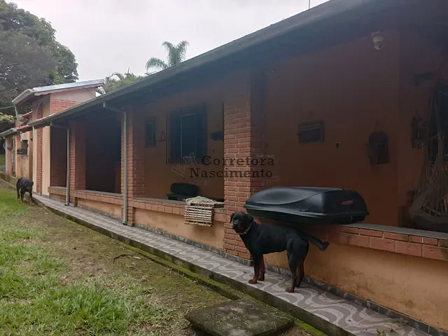 Chácara com 1765m² 4 quartos e 4 banheiros, à venda, no bairro Veraneio Irajá em Jacareí