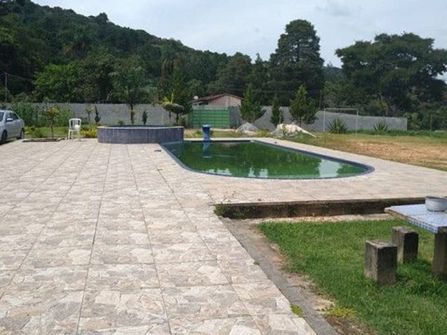 Chácara com 2500m² 3 quartos e 4 banheiros, à venda, no bairro Itaquaciara em Itapecerica da Serra