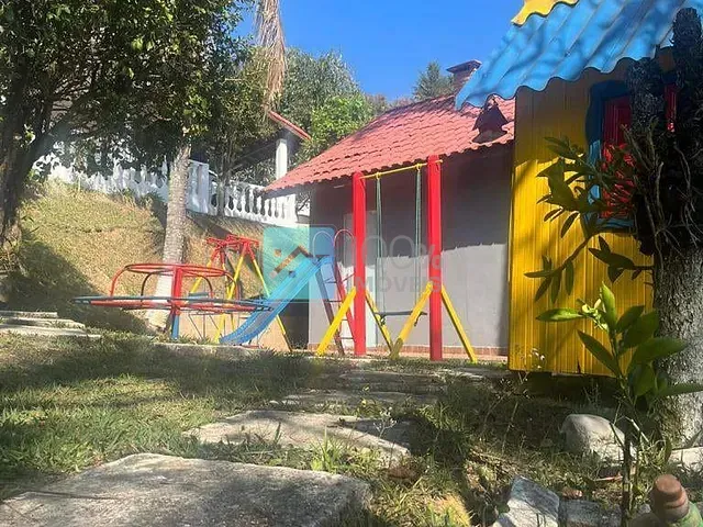 Chácara com 1660m² 3 quartos e 2 banheiros, à venda, no bairro Freitas em São José dos Campos