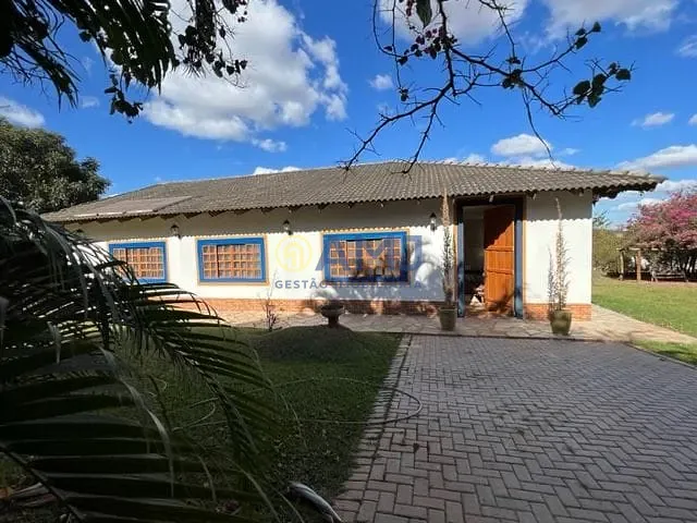 Chácara com 2136m² 6 quartos e 6 banheiros, à venda, no bairro Condomínio Parque dos Cisnes em Goiânia