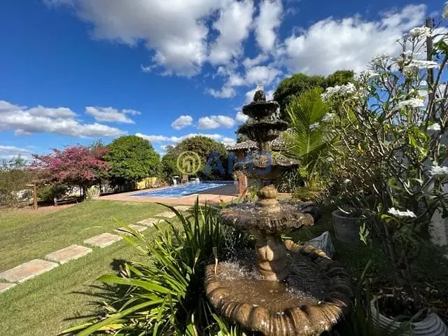 Chácara com 2136m² 6 quartos e 6 banheiros, à venda, no bairro Condomínio Parque dos Cisnes em Goiânia