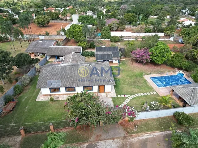 Chácara com 2136m² 6 quartos e 6 banheiros, à venda, no bairro Condomínio Parque dos Cisnes em Goiânia