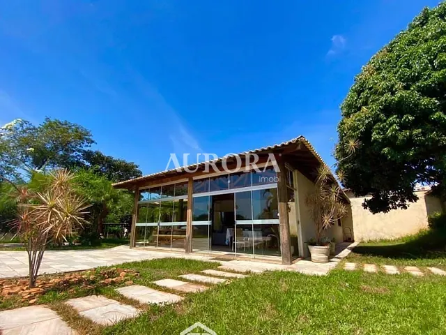 Chácara com 2500m² 3 quartos e 5 banheiros, à venda, no bairro Jardim Itatiaia 2 em Londrina