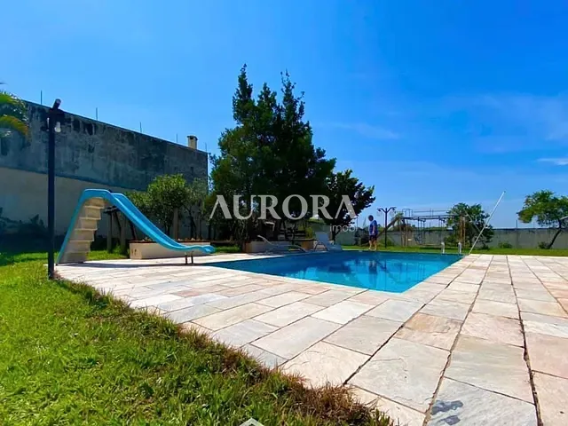Chácara com 2500m² 3 quartos e 5 banheiros, à venda, no bairro Jardim Itatiaia 2 em Londrina