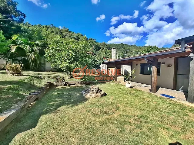 Chácara com 1200m² 3 quartos e 3 banheiros, à venda, no bairro Itaóca em Guararema