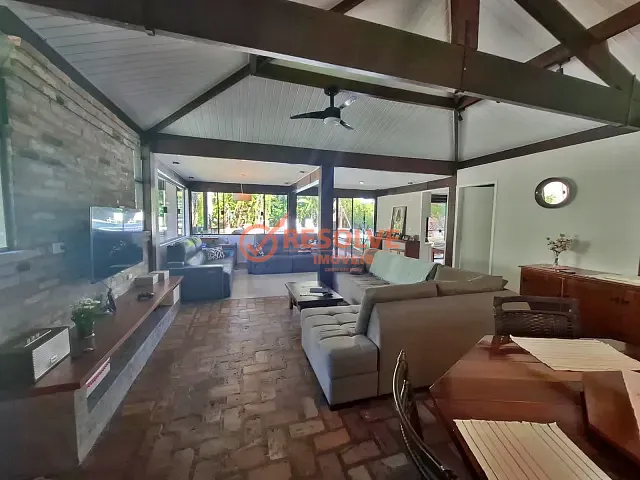 Chácara com 1200m² 3 quartos e 3 banheiros, à venda, no bairro Itaóca em Guararema