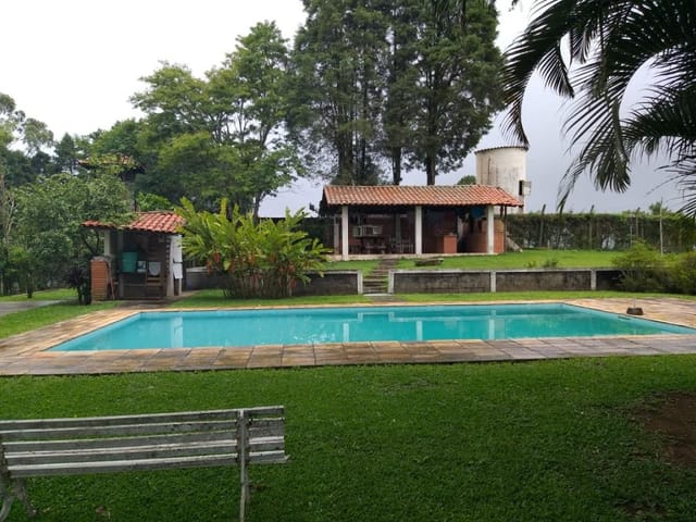 Chácara com 5000m² 5 quartos e 4 banheiros, à venda, no bairro Vila Darcy Penteado (Mailasqui) em São Roque