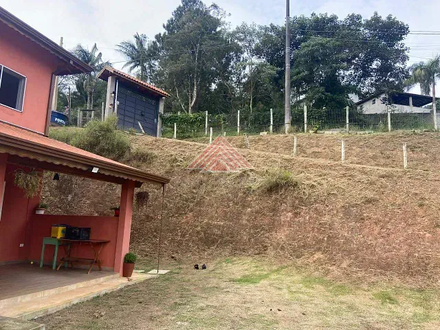 Chácara com 1500m² 3 quartos e 2 banheiros, à venda, no bairro Clube dos Oficiais em Suzano