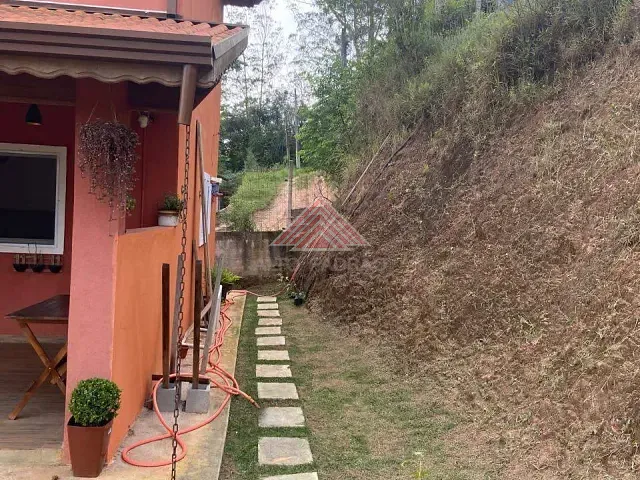 Chácara com 1500m² 3 quartos e 2 banheiros, à venda, no bairro Clube dos Oficiais em Suzano