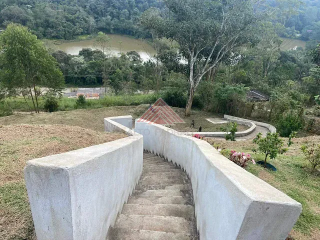 Chácara com 1500m² 3 quartos e 2 banheiros, à venda, no bairro Clube dos Oficiais em Suzano