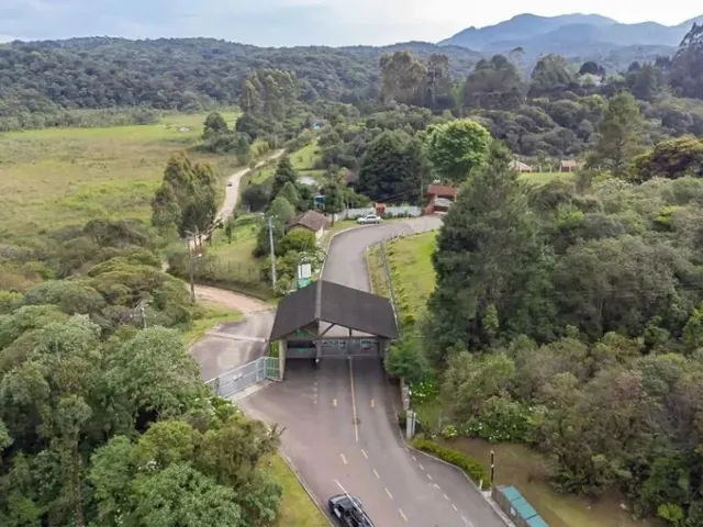 Sítio 3 quartos e 4 banheiros, à venda, no bairro Borda Do Campo em São José Dos Pinhais