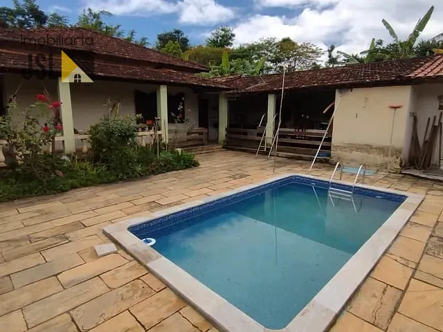 Chácara com 1000m² 4 quartos e 2 banheiros, à venda, no bairro Chácara Ipês em Caçapava