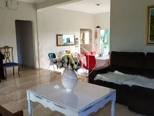 Chácara com 4200m² 5 quartos e 4 banheiros, à venda, no bairro Alambari em Alambari