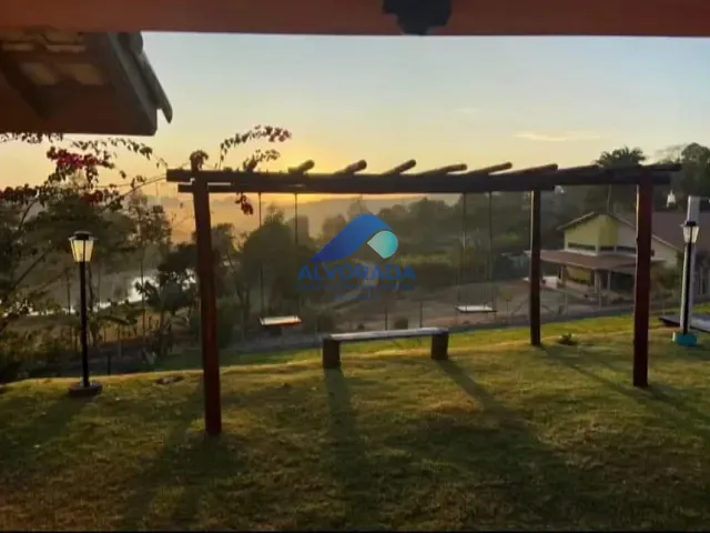 Chácara com 3200m² 2 quartos e 3 banheiros, à venda, no bairro morro azul em Paraibuna