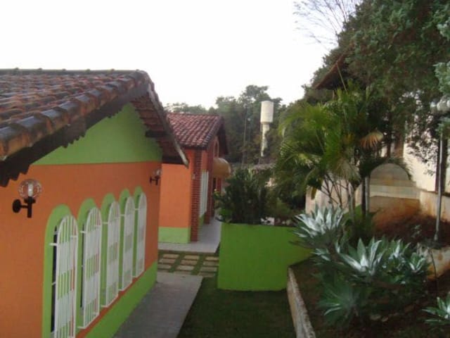 Chácara com 500m² 5 quartos e 5 banheiros, à venda, no bairro Portal das Acácias em Santana de Parnaíba