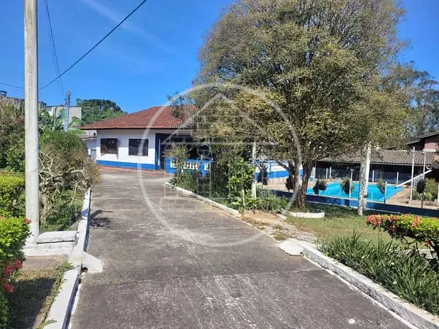 Chácara com 1800m² 4 quartos e 2 banheiros, à venda ou para alugar, no bairro Parque Brasil em São Paulo