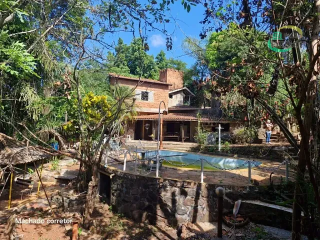 Chácara com 2440m² 3 quartos e 3 banheiros, à venda, no bairro Jardim Cachoeira em Pirassununga
