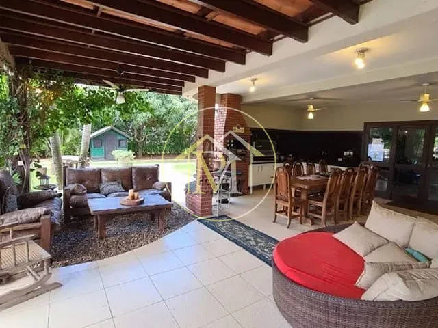 Chácara com 1500m² 4 quartos e 6 banheiros, à venda, no bairro Haras Paineiras em Salto