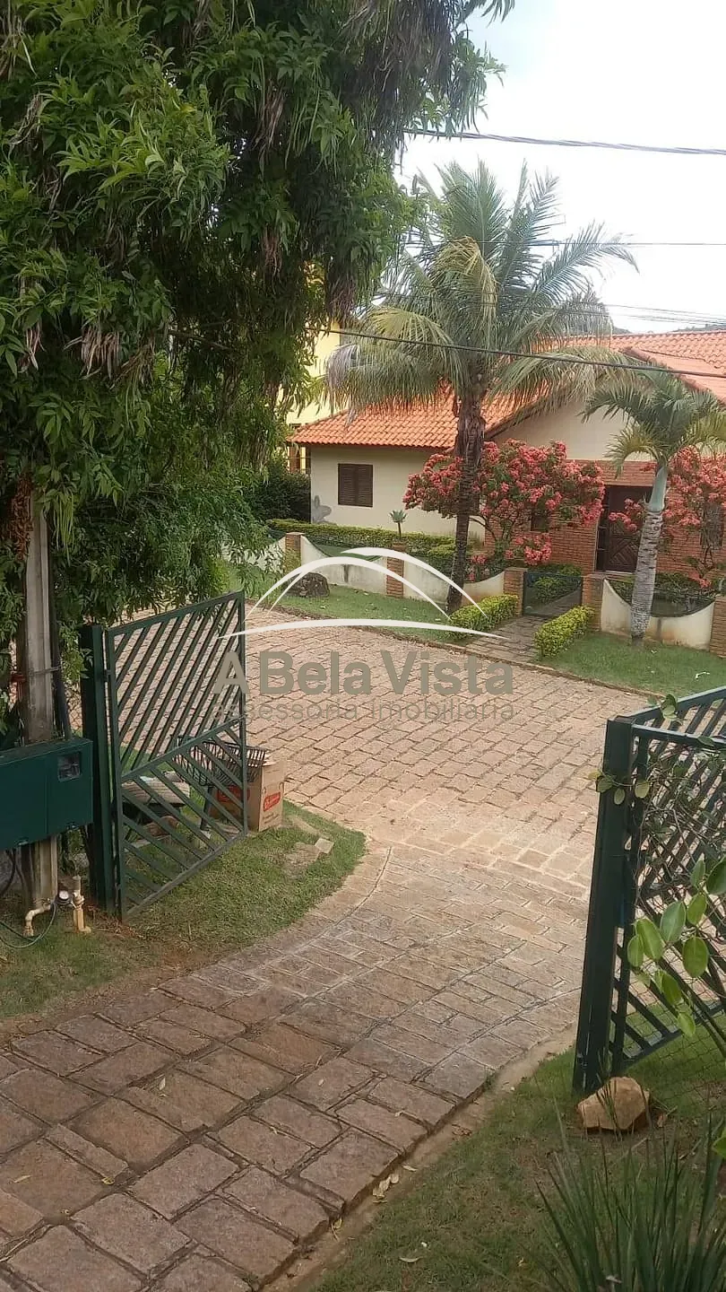 Chácara, 3 quartos, 1004 m² - Foto 1