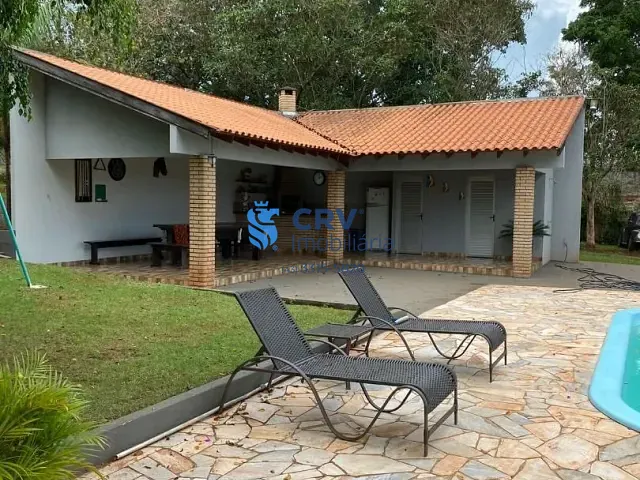 Chácara com 6000m² 3 quartos e 2 banheiros, à venda, no bairro Novo Aeroporto em Londrina
