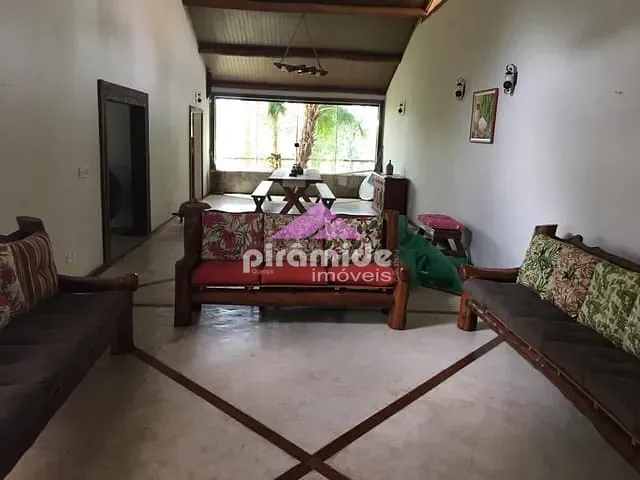 Chácara com 4500m² 2 quartos e 2 banheiros, à venda, no bairro Vila São Geraldo em São José dos Campos