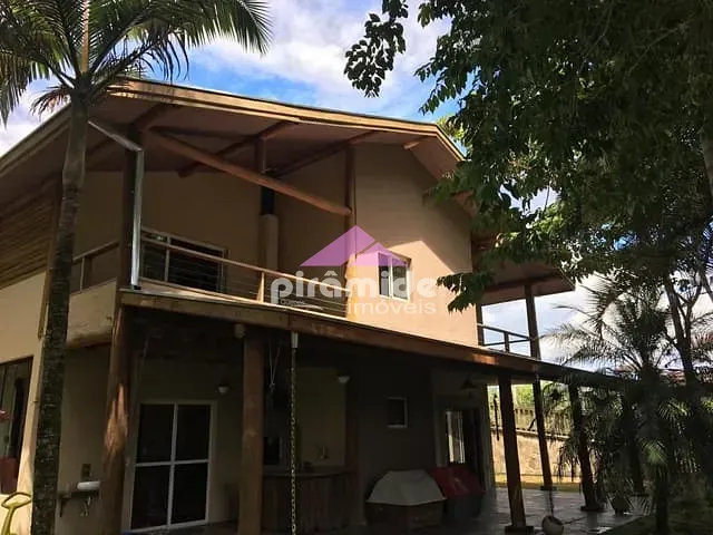 Chácara com 4500m² 2 quartos e 2 banheiros, à venda, no bairro Vila São Geraldo em São José dos Campos