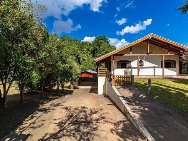 Sítio com 16402m² 2 quartos e 3 banheiros, à venda, no bairro Roça Grande em Colombo