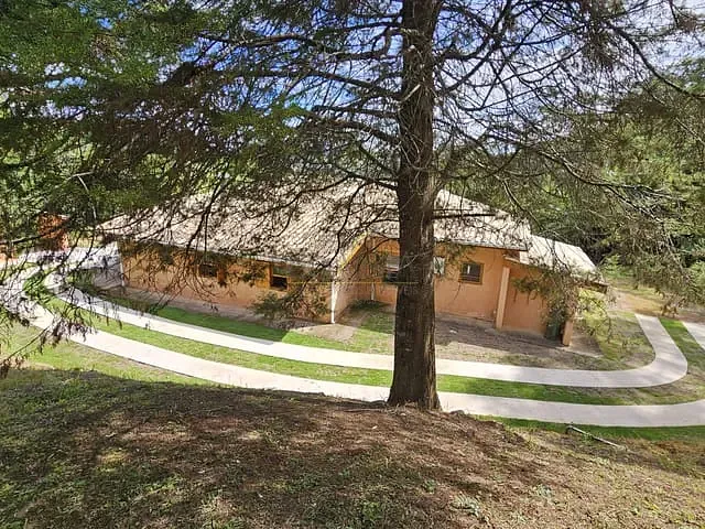 Chácara 3 quartos e 4 banheiros, para alugar, no bairro Cravorana em Piracaia
