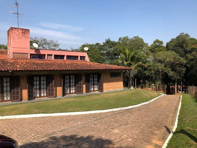 Chácara com 6500m² 5 quartos e 7 banheiros, à venda, no bairro Chácara Santa Lúcia em Carapicuíba