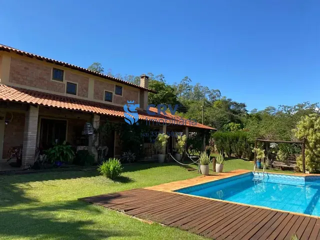 Chácara com 24500m² 3 quartos e 3 banheiros, à venda, no bairro Novo Aeroporto em Londrina