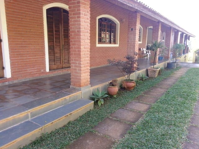 Chácara com 2400m² 4 quartos e 4 banheiros, à venda, no bairro Chácara Remanso (Caucaia do Alto) em Cotia