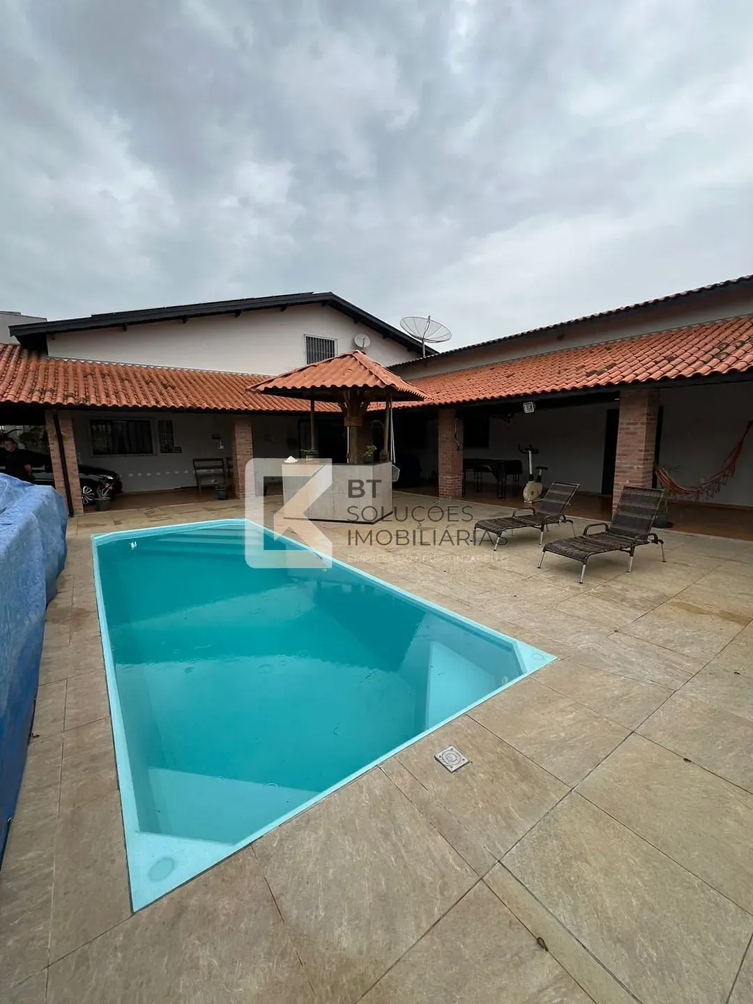 Chácara, 3 quartos, 1700 m² - Foto 1