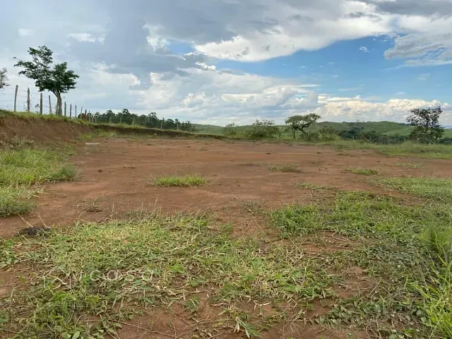 Chácara com 3000m², à venda, no bairro Chácara Ipês em Caçapava