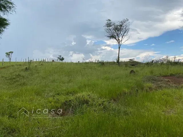 Chácara com 3000m², à venda, no bairro Chácara Ipês em Caçapava